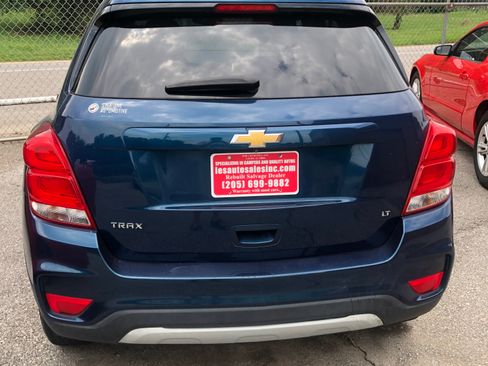 Used 2020 Chevrolet Trax FWD LT w/ 1LT image 3