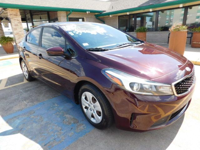 Used 2017 Kia Forte LX Sedan FWD image 2