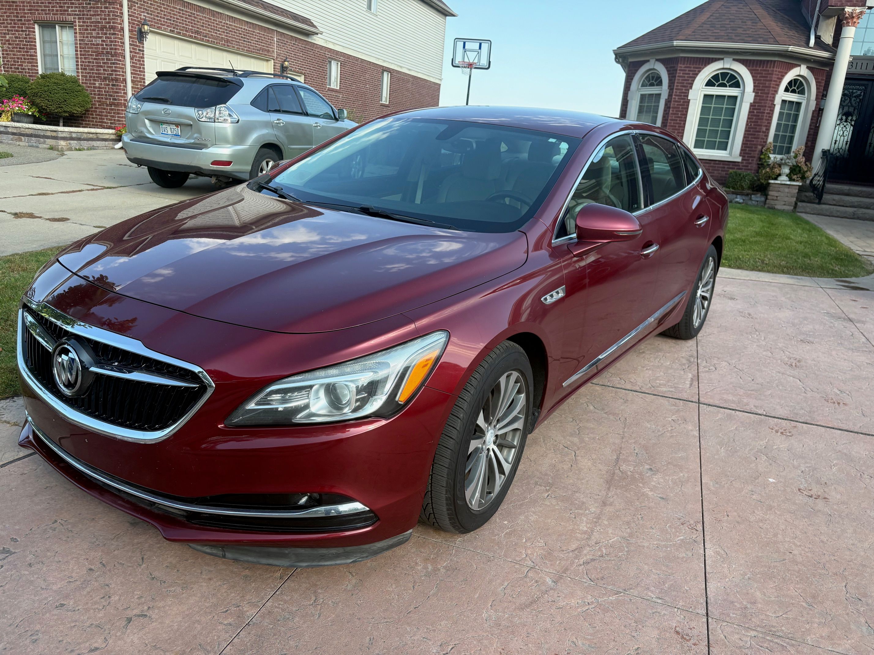 Used 2017 Buick LaCrosse Essence FWD image 1