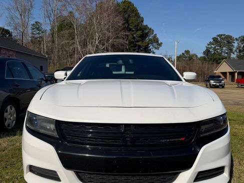 Used 2017 Dodge Charger SE image 1