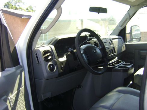 Used 2010 Ford E-250 and Econoline 250 RWD image 12