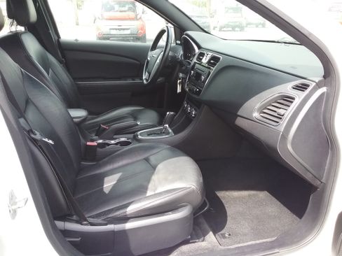 Used 2013 Chrysler 200 Limited image 8