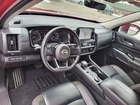 Used 2024 Nissan Pathfinder SL image 10