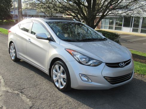 Used 2013 Hyundai Elantra GLS image 2