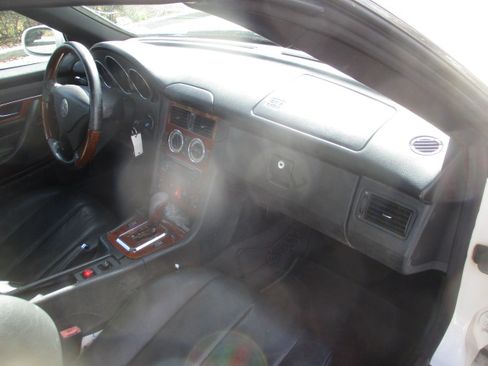 Used 2002 Mercedes-Benz SLK 320 image 9
