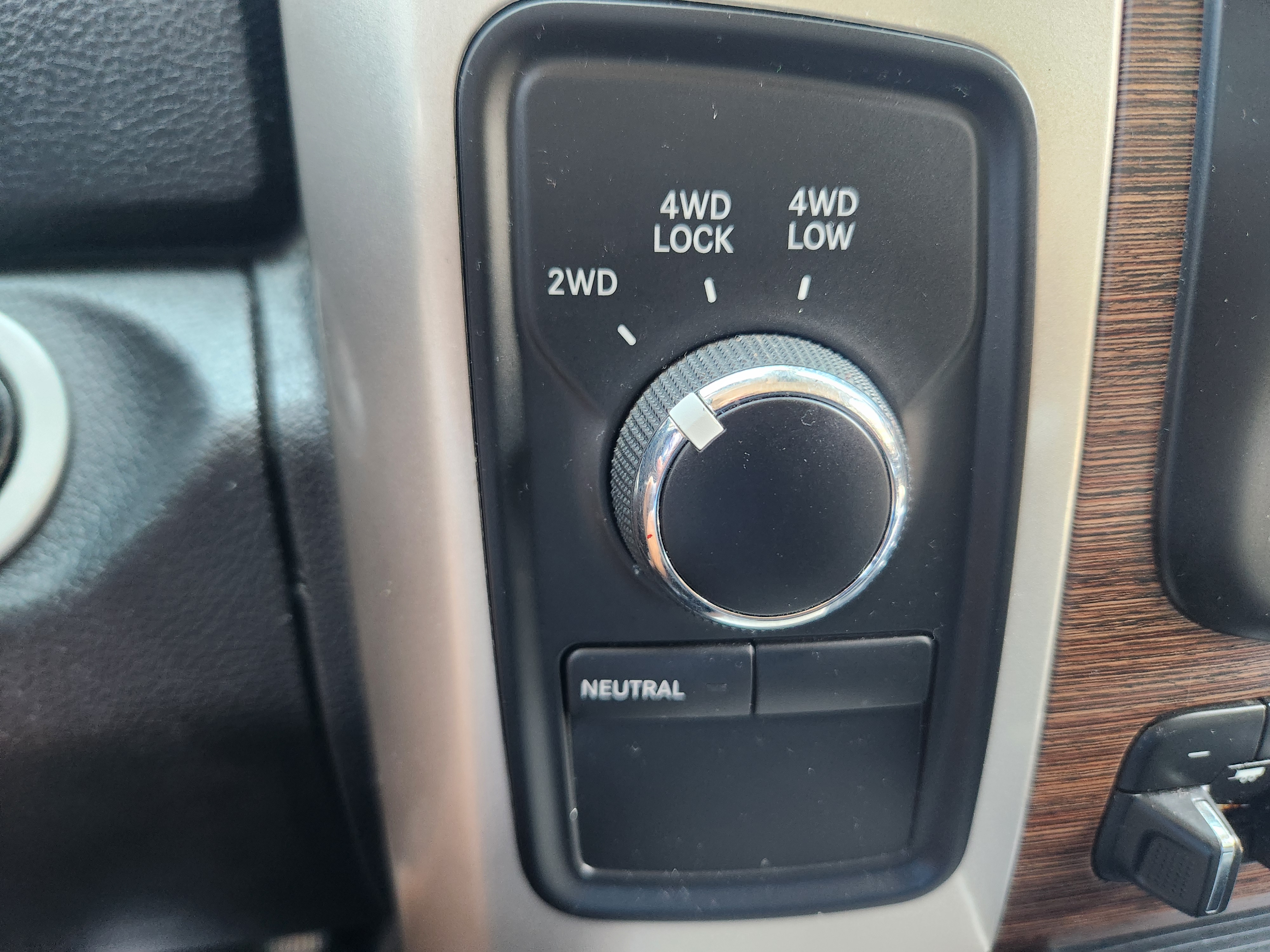 Used 2017 RAM 2500 4x4 Crew Cab Laramie image 18