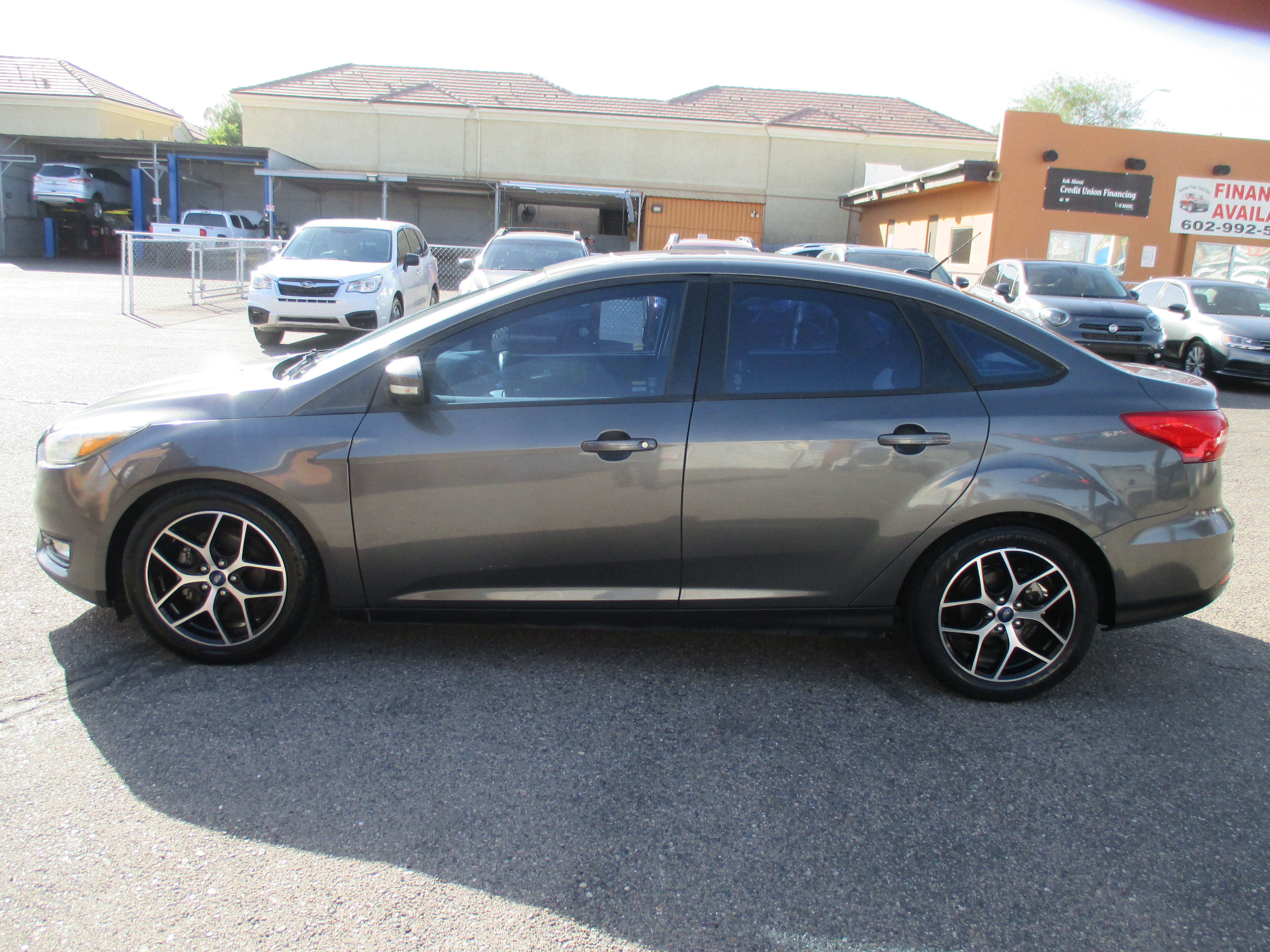 Used 2018 Ford Focus SEL Sedan FWD image 2