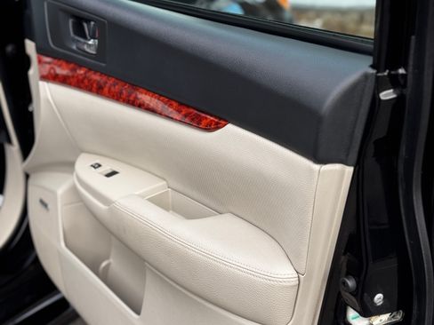 Used 2010 Subaru Legacy 2.5i Limited image 18