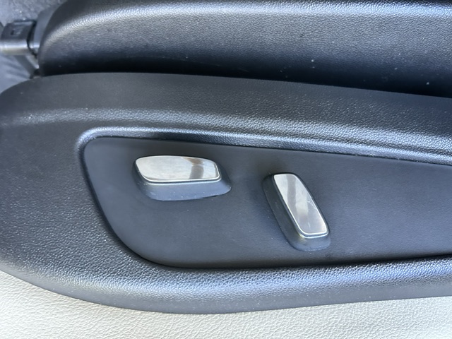 Used 2018 Cadillac XT5 FWD image 25