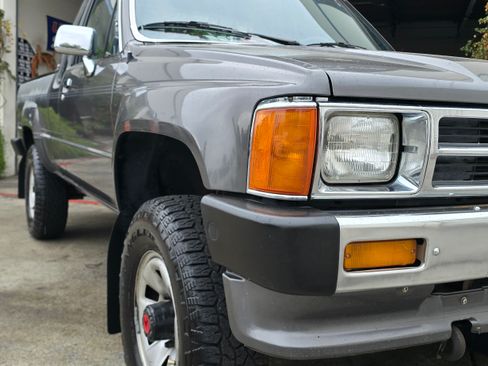Used 1988 Toyota Pickup Deluxe image 93