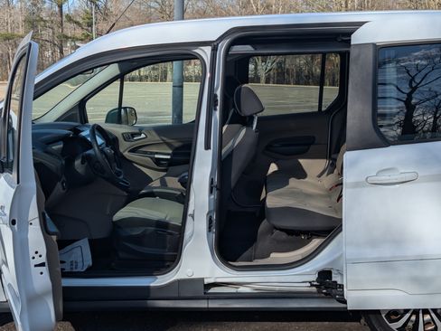 Used 2014 Ford Transit Connect XLT image 6