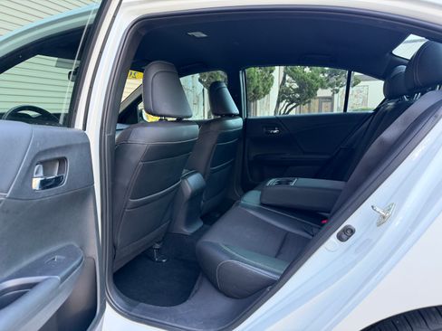 Used 2017 Honda Accord Sport image 10