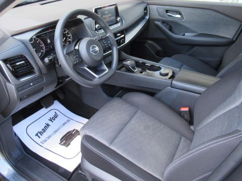 Used 2021 Nissan Rogue SV image 9