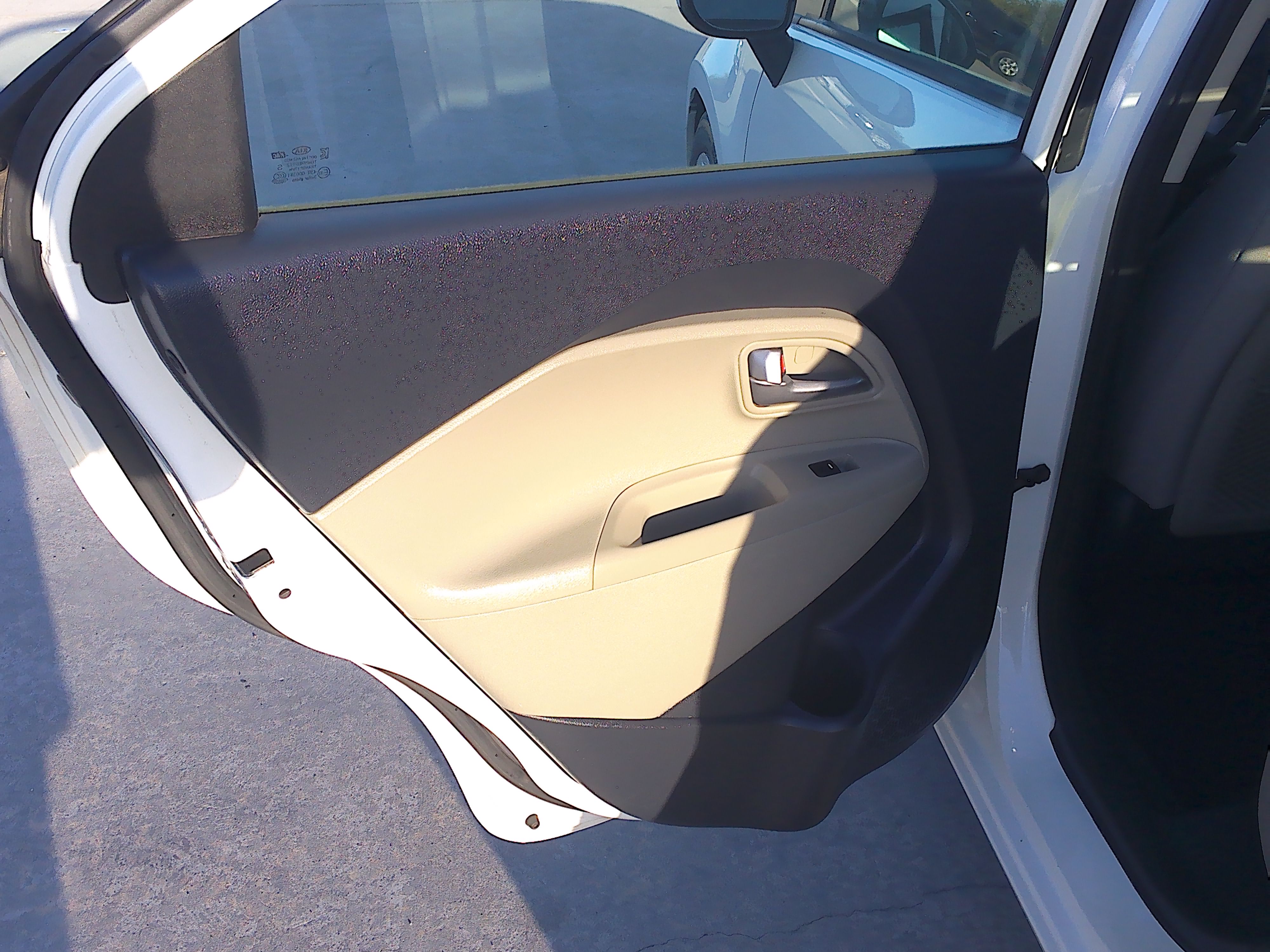 Used 2015 Kia Rio LX Hatchback FWD image 10