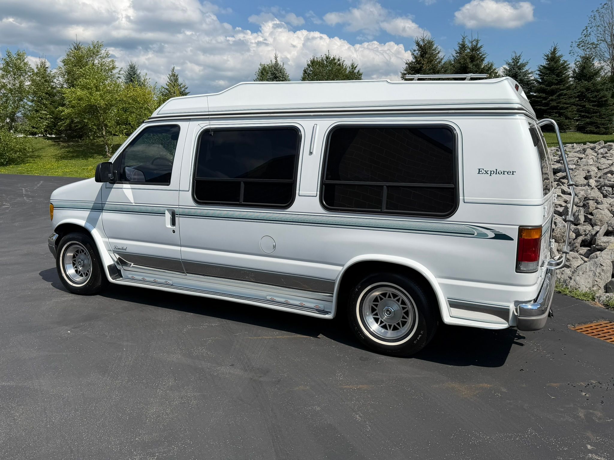 Used 1994 Ford E-150 and Econoline 150 Custom RWD image 6