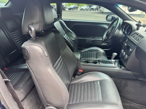 Used 2014 Dodge Challenger SXT RWD image 13