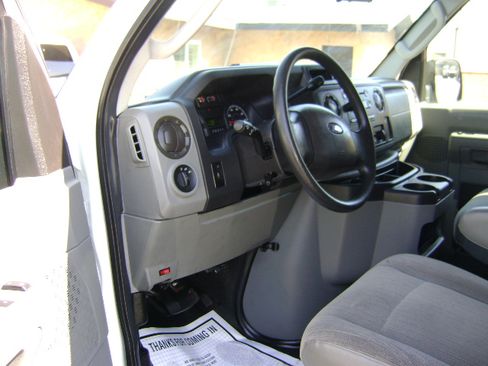 Used 2009 Ford E-350 and Econoline 350 XL image 10