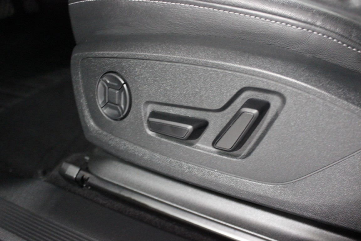 Used 2025 Audi Q4 e-tron Premium RWD image 18
