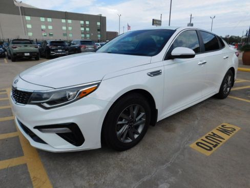 Used 2020 Kia Optima LX image 3