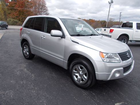 Used 2010 Suzuki Grand Vitara LX image 3
