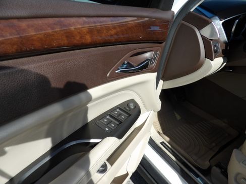 Used 2012 Cadillac SRX Luxury image 5