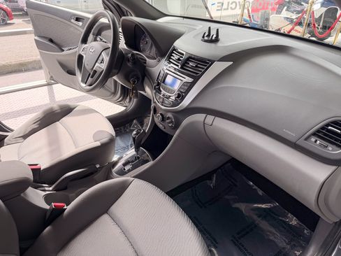 Used 2012 Hyundai Accent GLS image 13