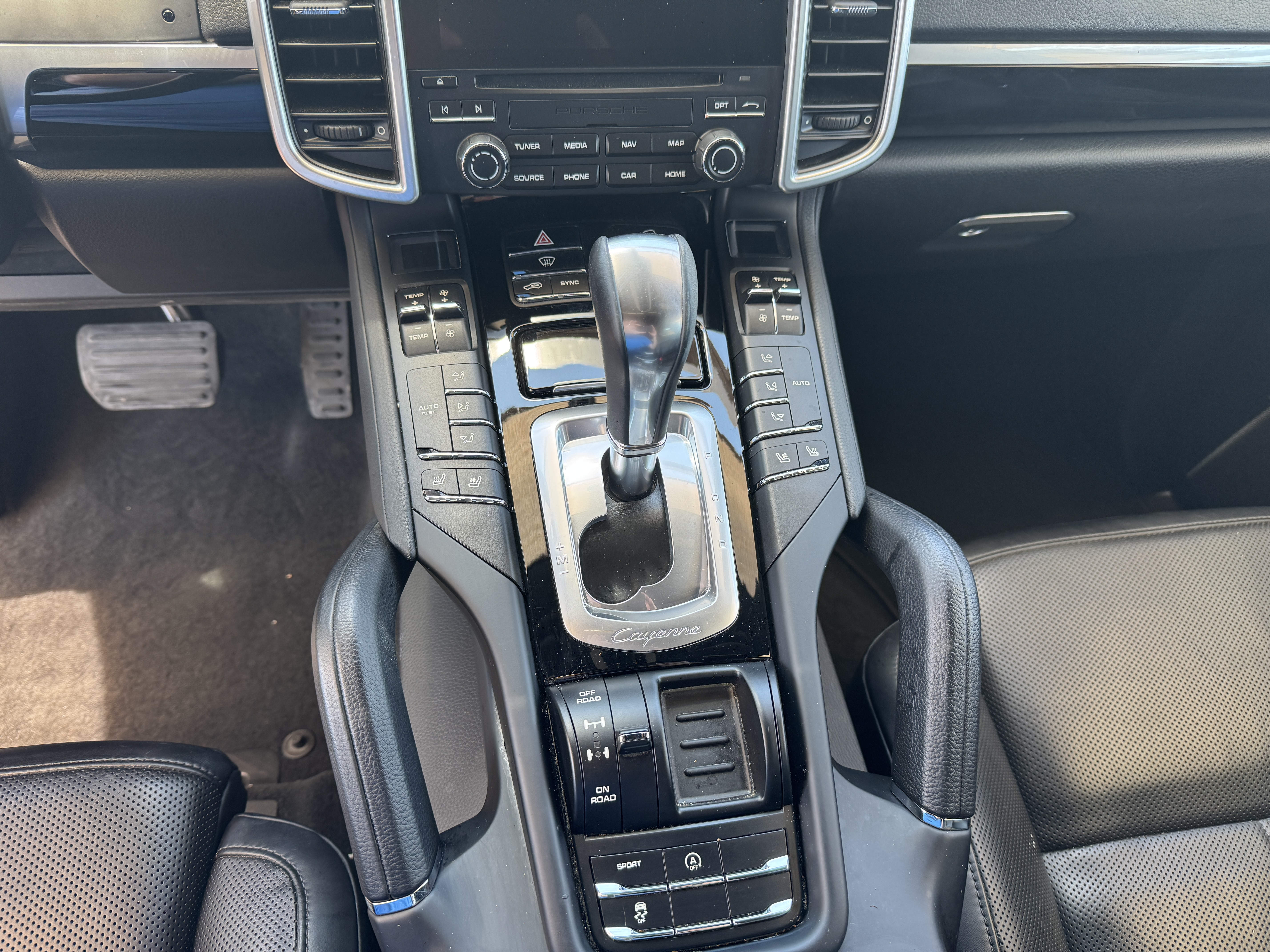 Used 2017 Porsche Cayenne Platinum Edition AWD/4WD image 16