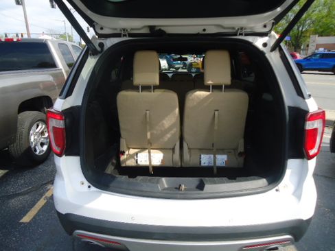 Used 2016 Ford Explorer 4WD XLT image 6
