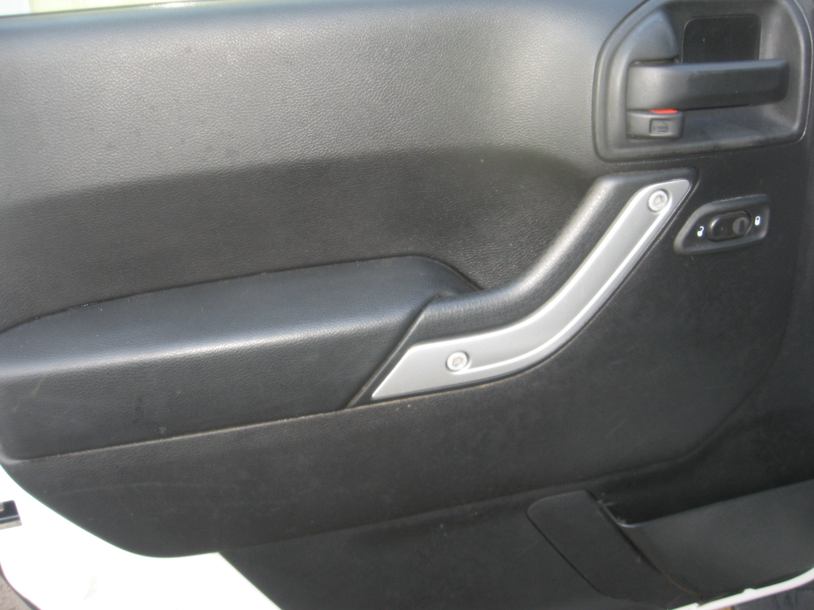 Used 2015 Jeep Wrangler 4WD Unlimited Sahara image 8