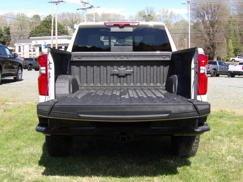 New 2026 Chevrolet Silverado 1500 ZR2 image 13