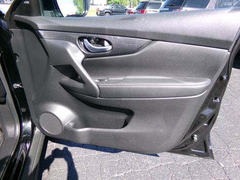Used 2017 Nissan Rogue AWD image 13