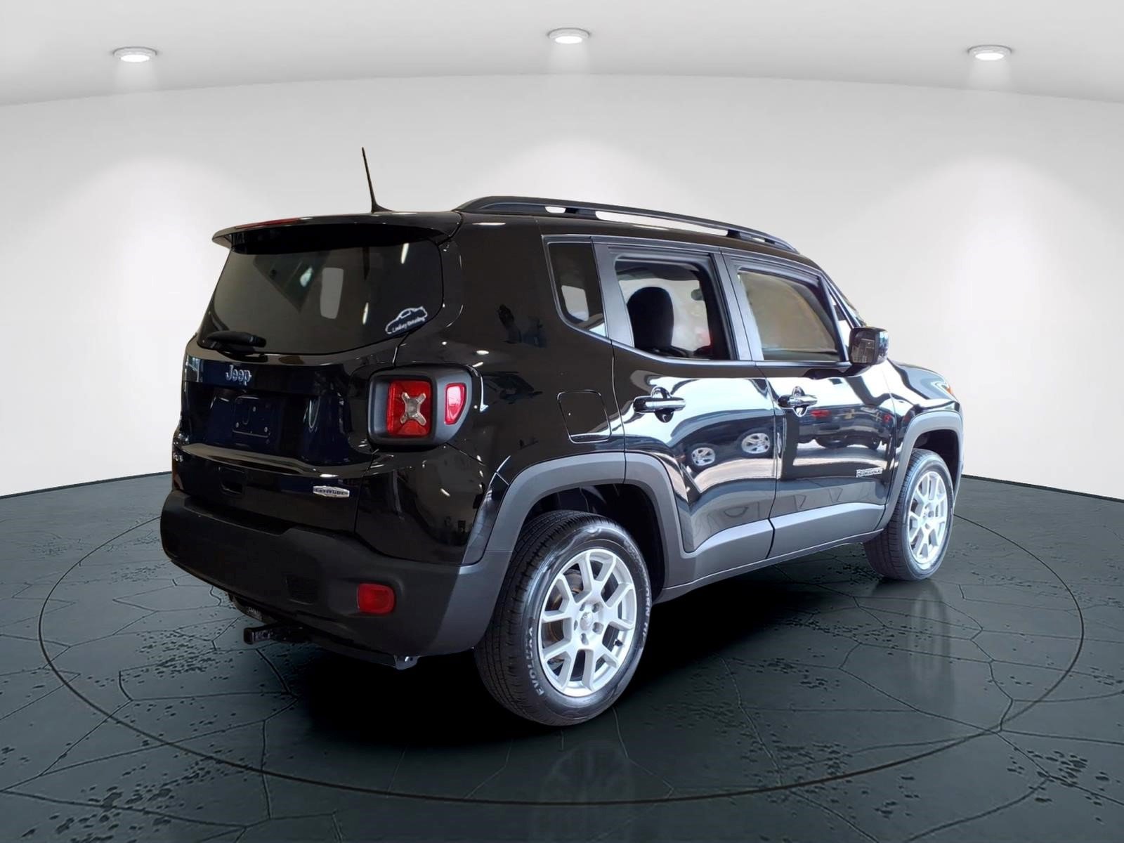 Used 2020 Jeep Renegade Latitude AWD/4WD image 3