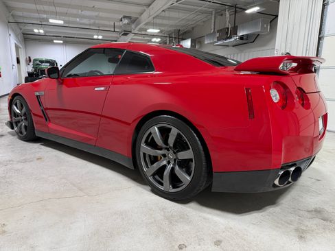 Used 2010 Nissan GT-R Premium AWD/4WD image 8