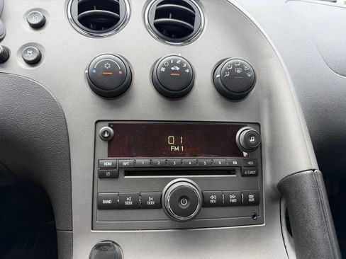 Used 2007 Pontiac Solstice GXP Convertible RWD image 9