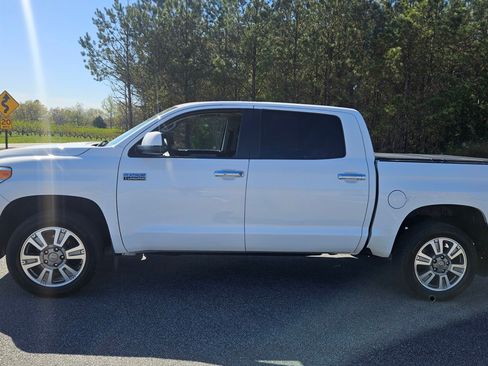 Used 2017 Toyota Tundra image 2