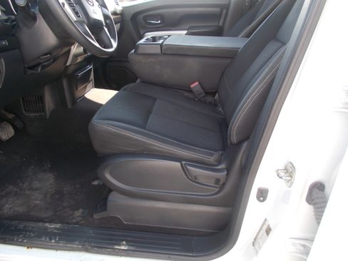 Used 2017 Nissan Titan 4x4 Crew Cab image 7