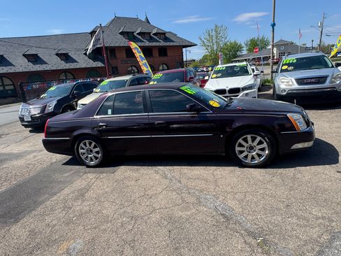 Used 2008 Cadillac DTS FWD image 2