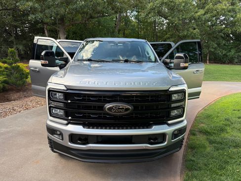 Used 2024 Ford F250 4x4 Crew Cab Super Duty image 5