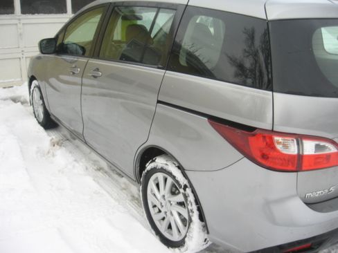 Used 2012 MAZDA MAZDA5 Sport image 6
