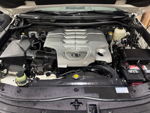 Used 2013 Toyota Land Cruiser image 50