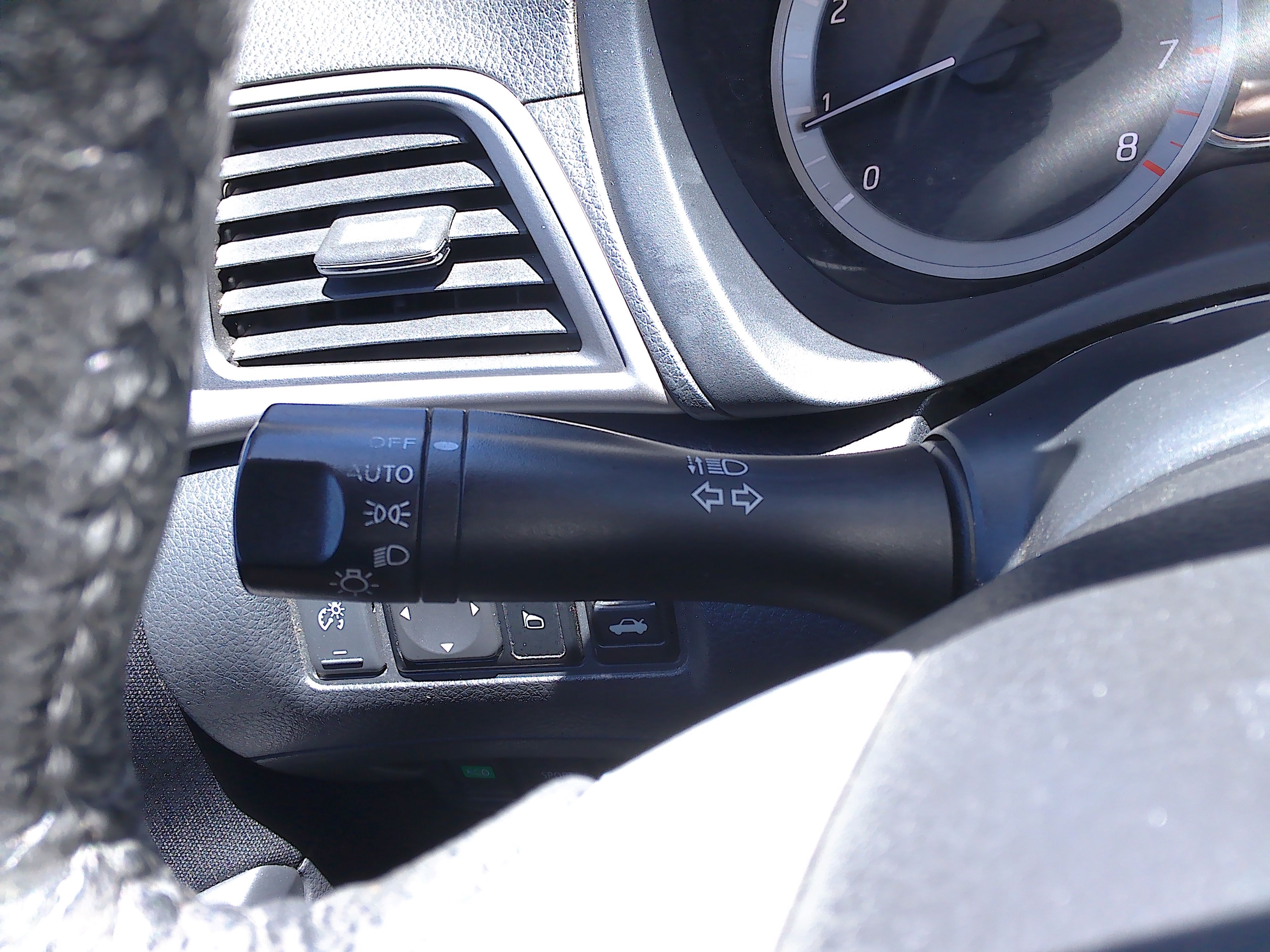 Used 2015 Nissan Sentra SV FWD image 29