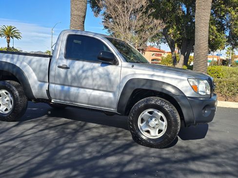 Used 2011 Toyota Tacoma Off-Road image 6