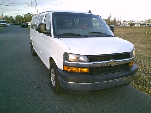 Used 2020 Chevrolet Express 3500 LS image 3