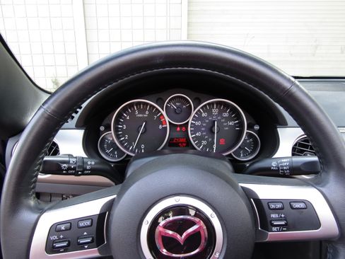 Used 2011 MAZDA MX-5 Miata Grand Touring image 16