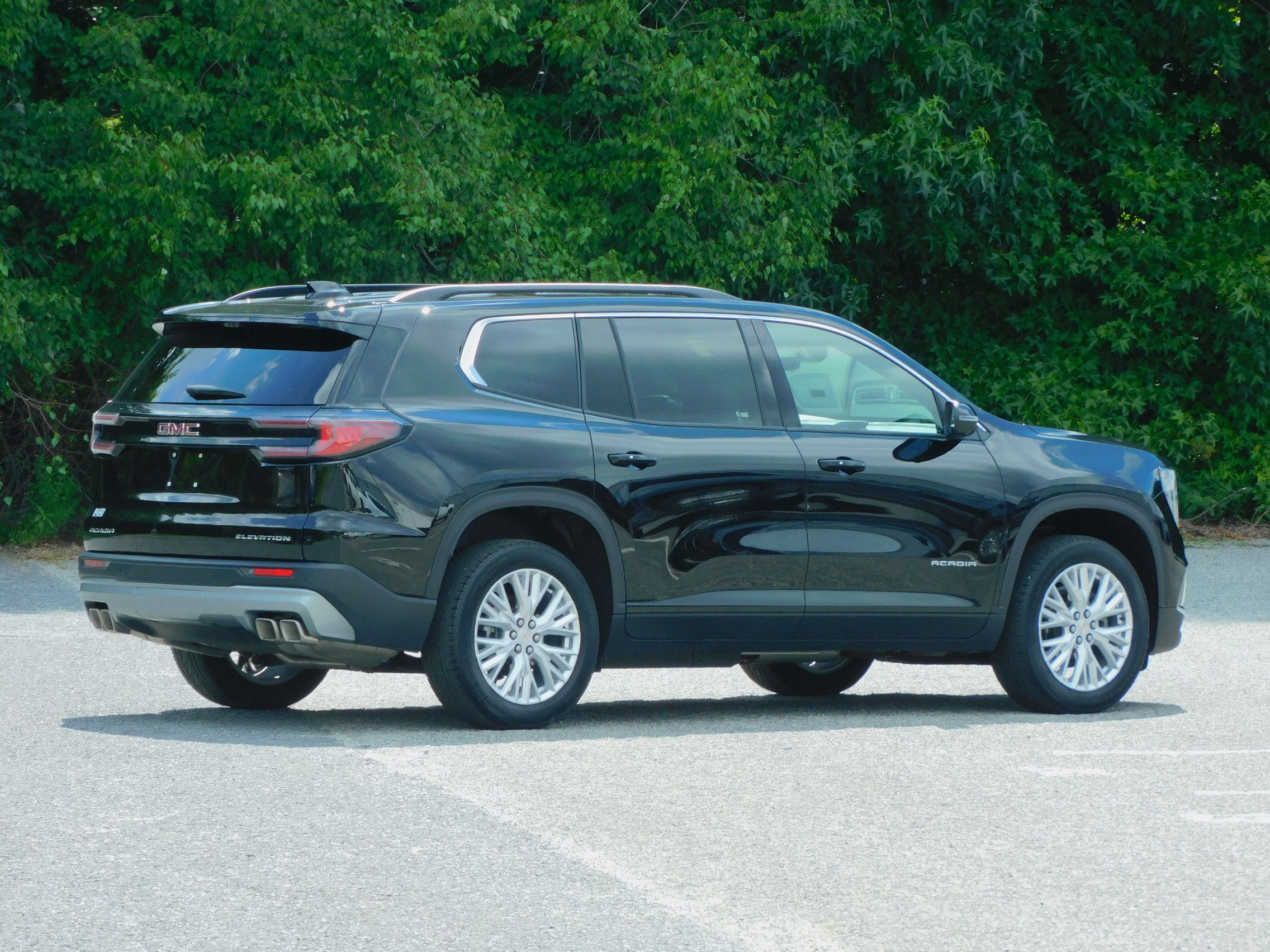 Used 2026 GMC Acadia FWD Elevation image 9