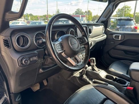 Used 2019 Jeep Wrangler 4WD Unlimited Sahara image 8
