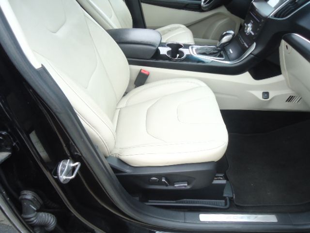 Used 2017 Ford Edge FWD Titanium image 12