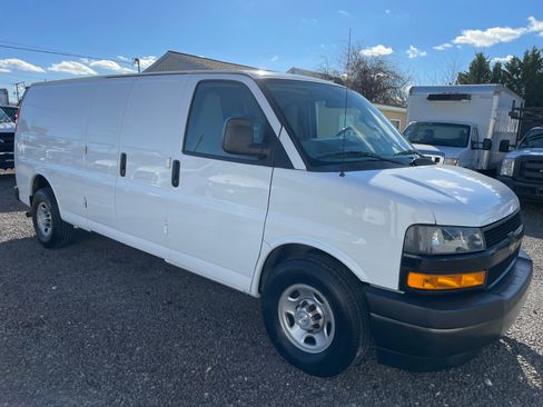 Used 2019 Chevrolet Express 3500 image 3