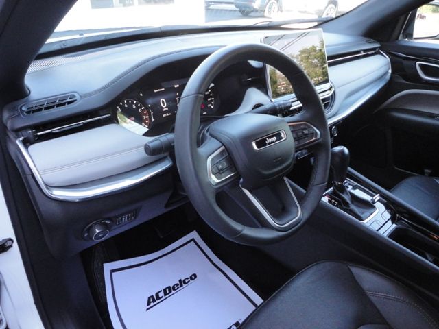 Used 2023 Jeep Compass 4WD Limited image 14