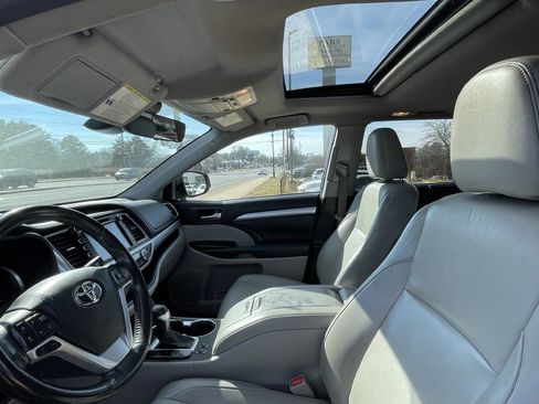 Used 2017 Toyota Highlander SE image 10